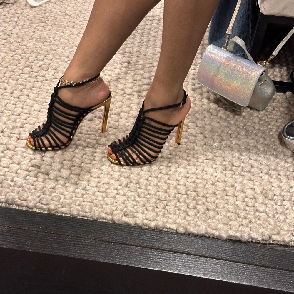 Gucci leather cage sandals sz 36